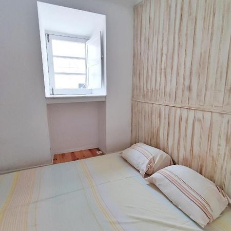 Small Lovely Studio Лиссабон Экстерьер фото