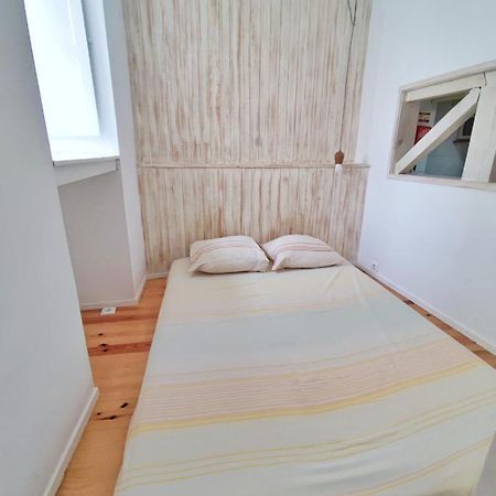 Small Lovely Studio Лиссабон Экстерьер фото